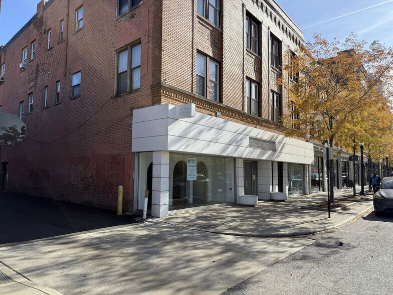 Primary Photo Of 854-858 N High St, Columbus General Retail For Lease