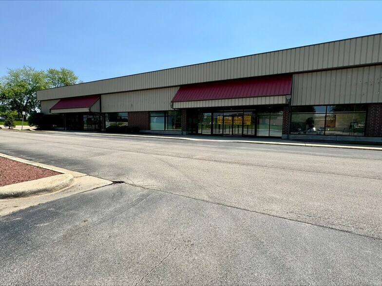 More Photos Of 6663-6669 E State St, Rockford General Retail For Lease