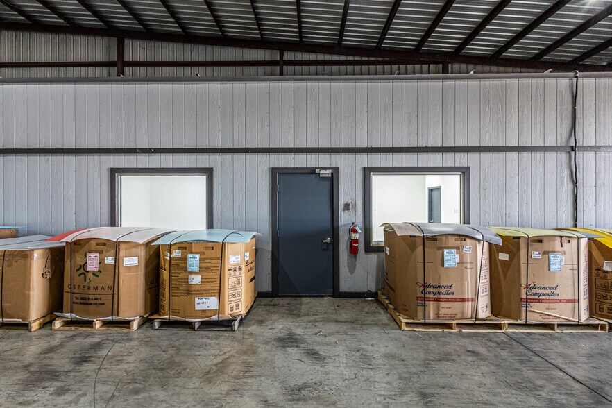 More Photos Of 13806 N Unitec Dr, Laredo Warehouse For Lease
