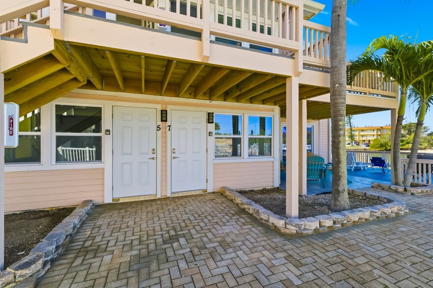 More Photos Of 9022 Midnight Pass Rd, Sarasota Apartments For Sale