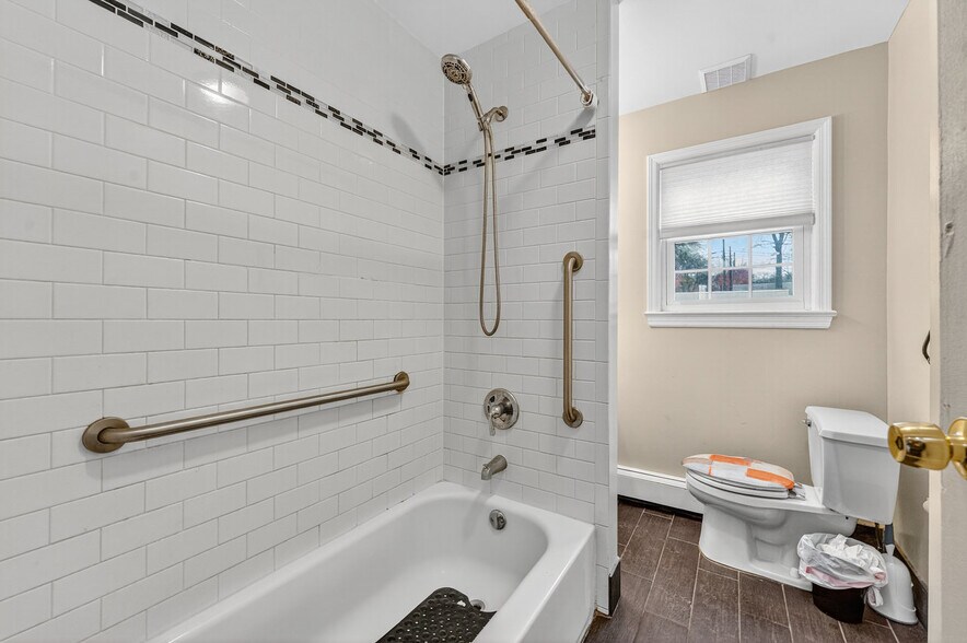 More Photos Of 160 Bloomfield Ave, Verona Storefront Retail Office For Sale