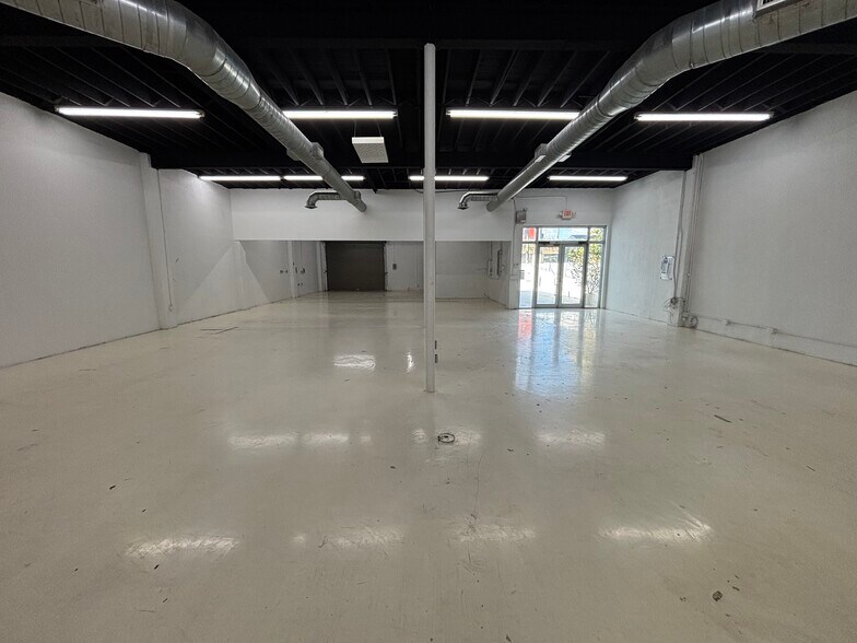More Photos Of 2921 NW 6th Ave, Miami Warehouse For Lease