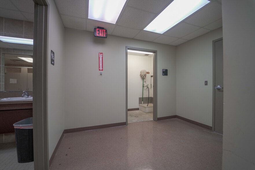 More Photos Of 8609 Lone Tree Rd, Victoria Industrial For Sale