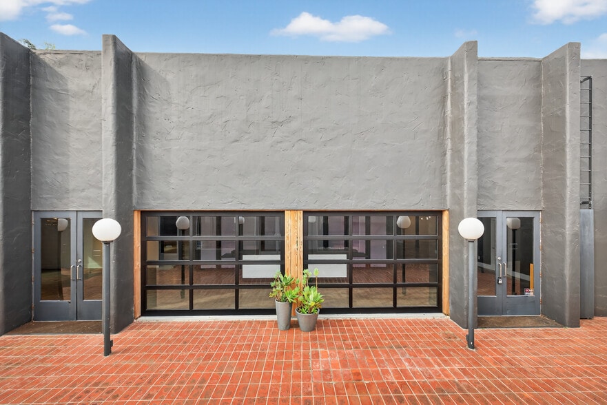 More Photos Of 1895 E Main St, Ventura General Retail For Sale