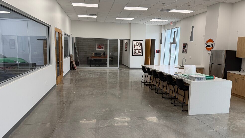 More Photos Of 2433 Tarpley Rd, Carrollton Warehouse For Lease