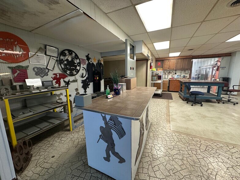 More Photos Of 1035-1037 Montgomery St S, Syracuse Light Manufacturing For Sale