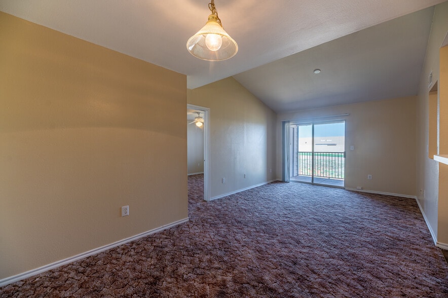More Photos Of 300 Madison Ave, Childress Apartments For Sale