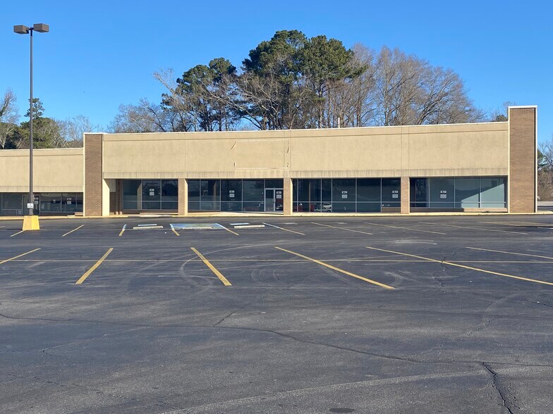 More Photos Of 311 N Main St, LaFayette Unknown For Lease