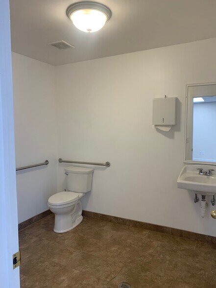 More Photos Of 332 Mountain View Dr, Johnstown Warehouse For Lease