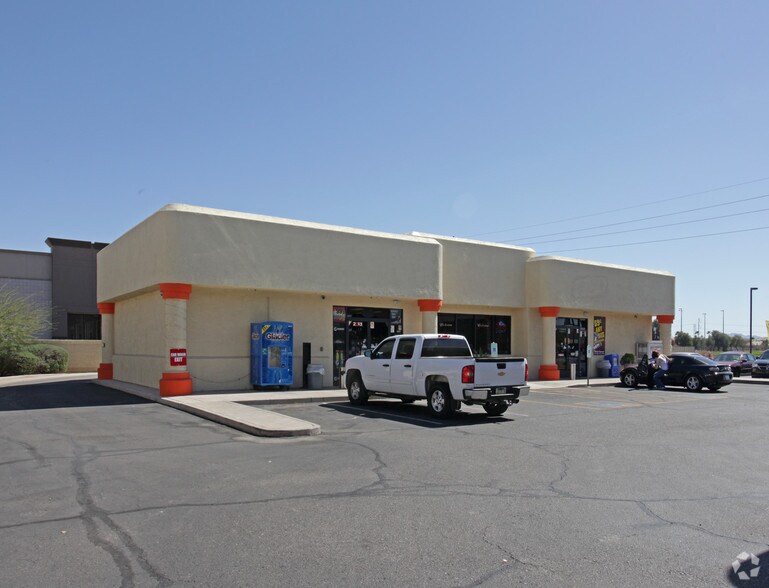 More Photos Of 805 N McQueen Rd, Gilbert Service Station For Lease