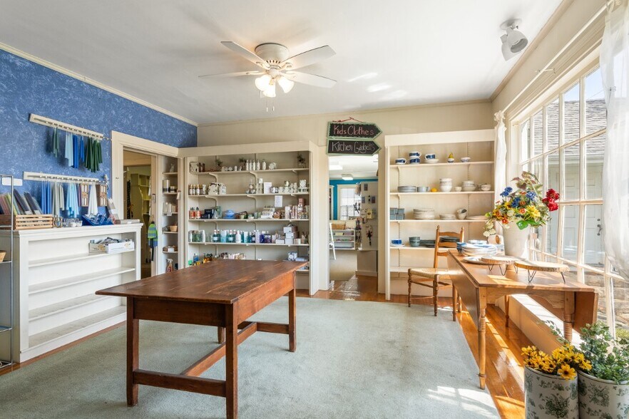 More Photos Of 34 Townsend Ave, Boothbay Harbor Freestanding For Sale