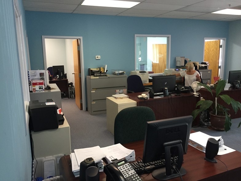 More Photos Of 60 E Hanover Ave, Morris Plains Showroom For Sale