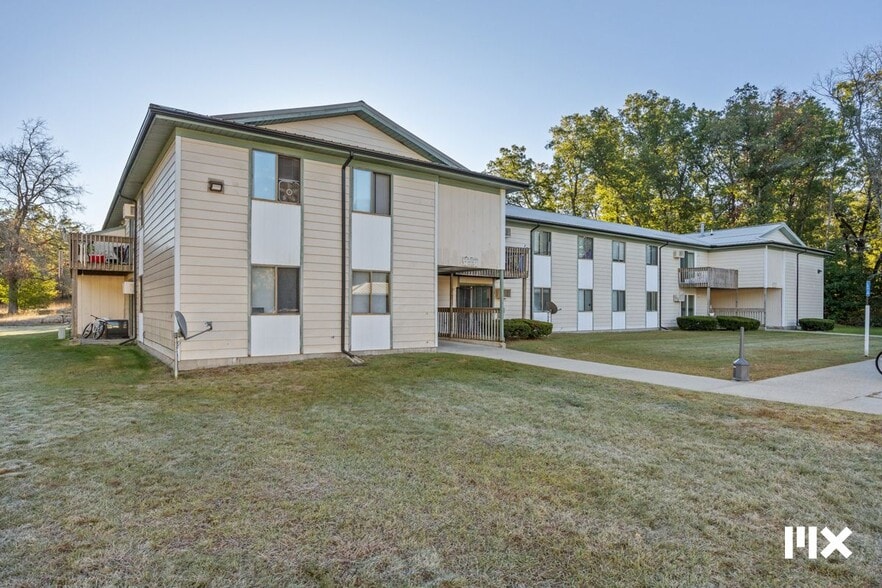 More Photos Of 70 N Lester St, White Cloud Apartments For Sale