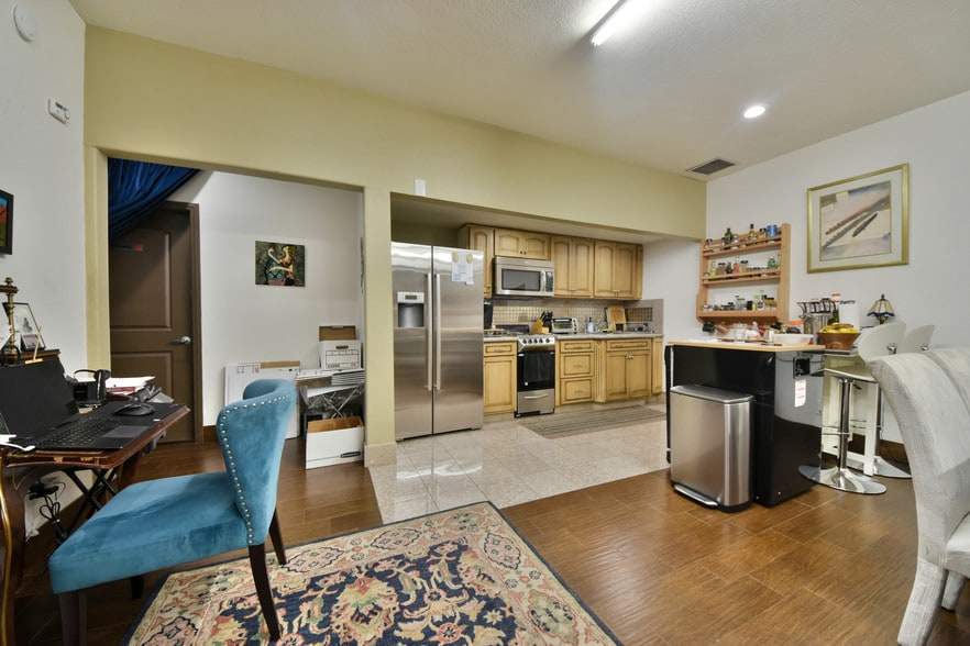 More Photos Of 1515-1517 N Main St, Santa Ana Storefront For Lease