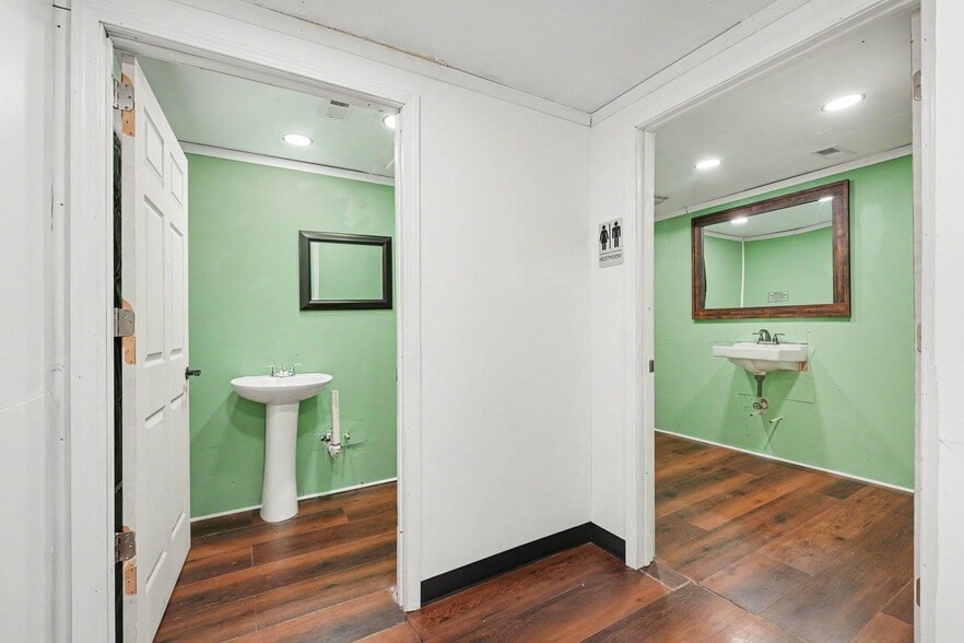 More Photos Of 100 S Market St, Madison Restaurant For Sale