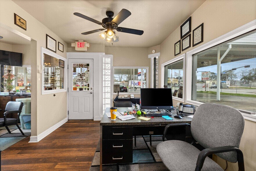 More Photos Of 2012 N Alexander Dr, Baytown Auto Dealership For Sale