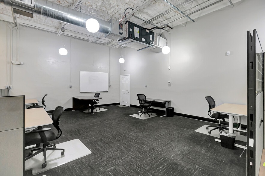 More Photos Of 450 94th Ave N, Saint Petersburg Freestanding For Lease