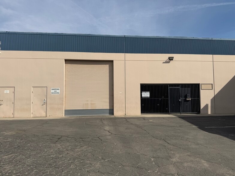 More Photos Of 9790-9792 Glenoaks Blvd, Sun Valley Warehouse For Lease