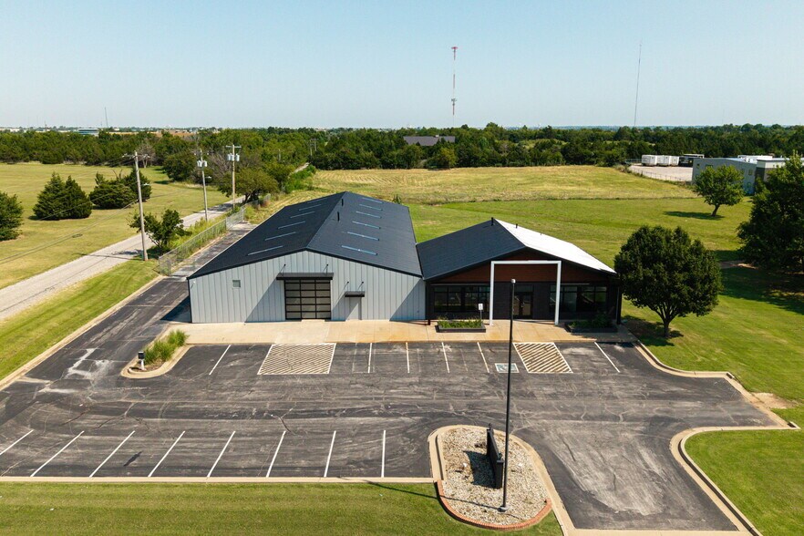 More Photos Of 501 E Britton Rd, Oklahoma City Auto Dealership For Lease