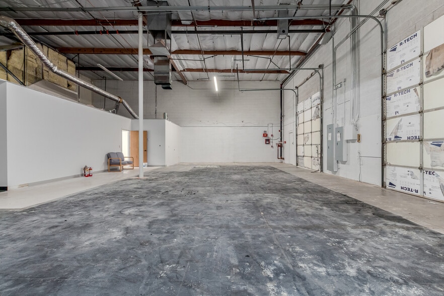 More Photos Of 104 S 54th St, Chandler Flex For Lease