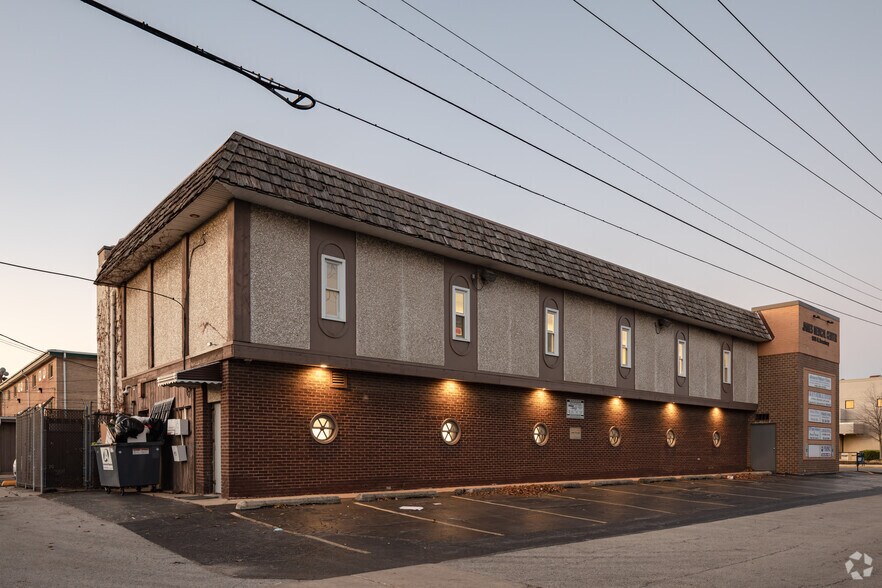 More Photos Of 1835 N 19th Ave, Melrose Park Medical For Lease