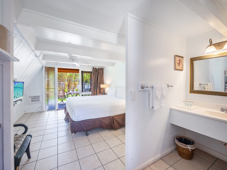 More Photos Of 1300 Kamehameha V Hwy, Kaunakakai Hotel For Sale