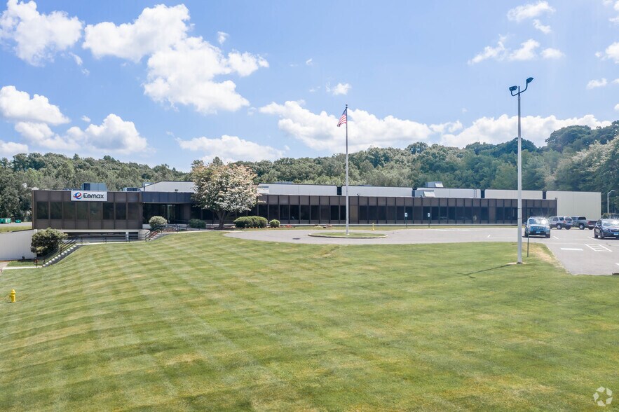 More Photos Of 400 Captain Neville Dr, Waterbury Warehouse For Lease