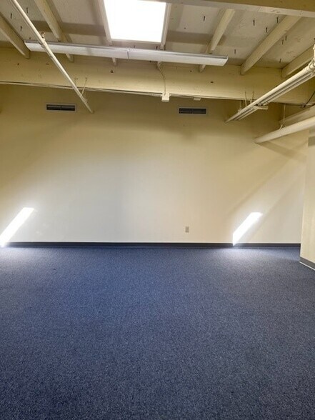 More Photos Of 3700 Woodland Dr, Anchorage Flex For Sale