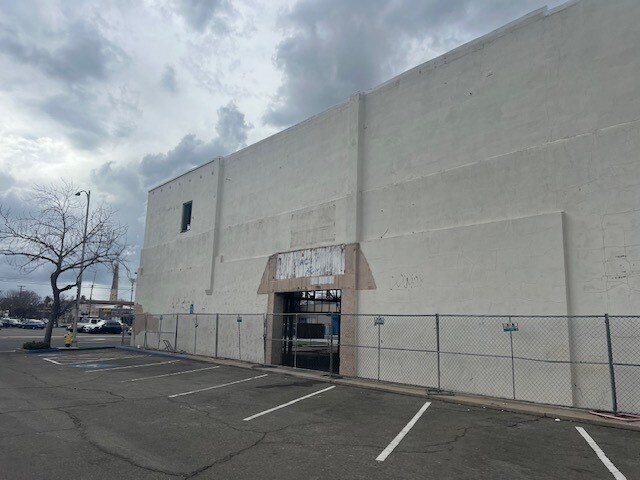 More Photos Of 208 E Olive Ave, Turlock Storefront For Sale