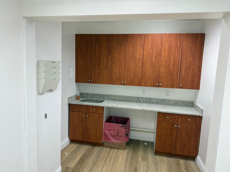 More Photos Of 6921 Pistol Range Rd, Tampa Office For Sale