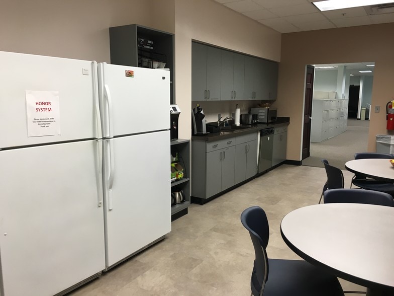 More Photos Of 9940 Currie Davis Dr, Tampa Unknown For Lease