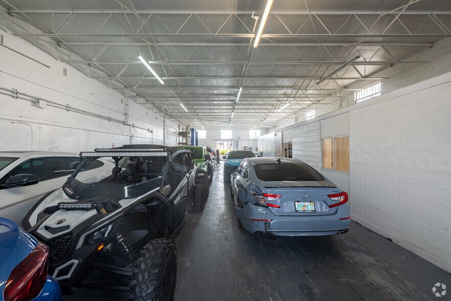 More Photos Of 4305-4325 E 11th Ave, Hialeah Warehouse For Sale