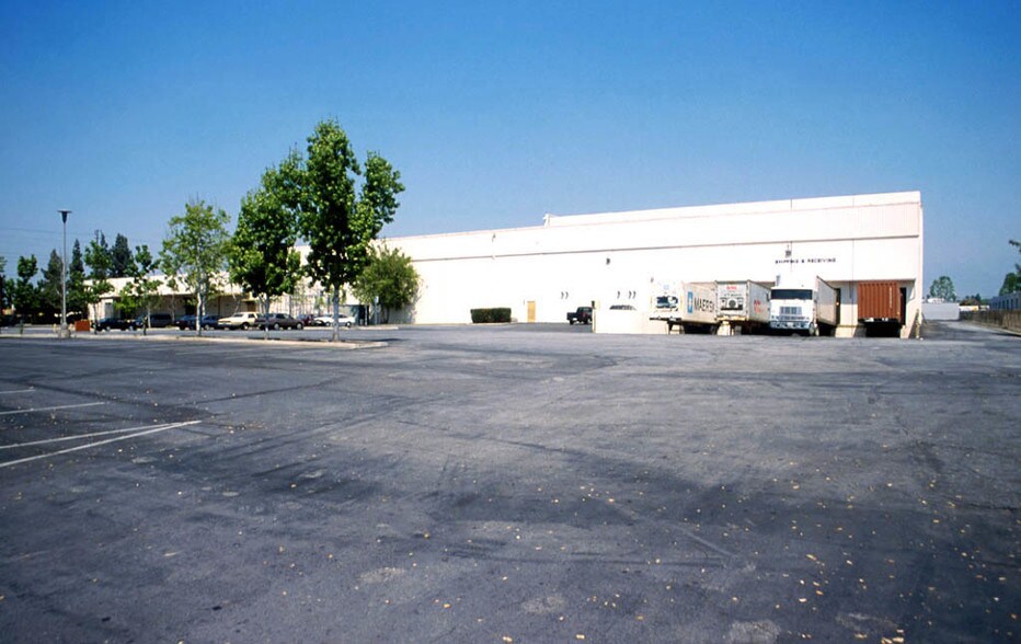 More Photos Of 222 N Vincent Ave, West Covina Warehouse For Lease