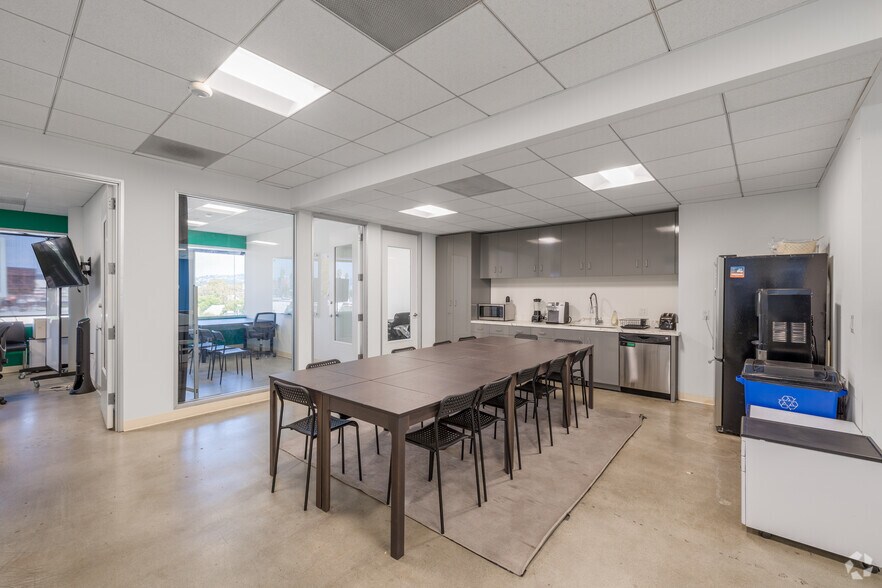 More Photos Of 8065-8075 W 3rd St, Los Angeles Loft Creative Space For Lease