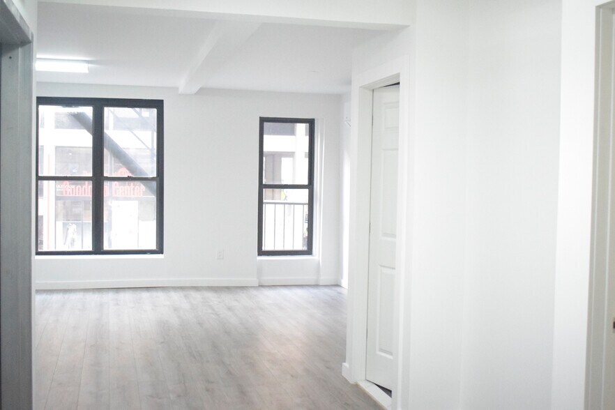 More Photos Of 297 Seventh Ave, New York Storefront Retail Residential For Lease