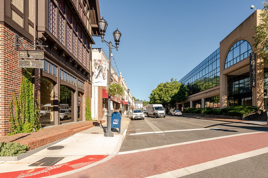 More Photos Of 51-53 Glen St, Glen Cove Office For Lease