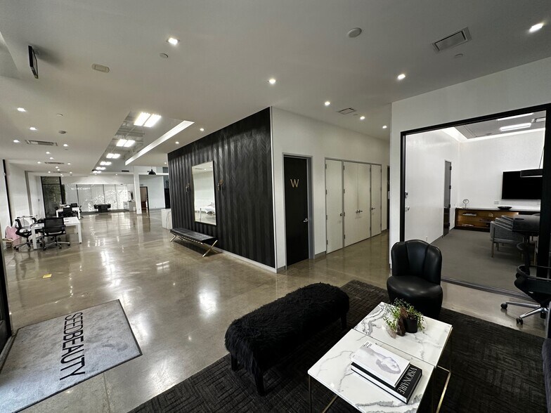 More Photos Of 1451 Vanguard Dr, Oxnard Warehouse For Sale