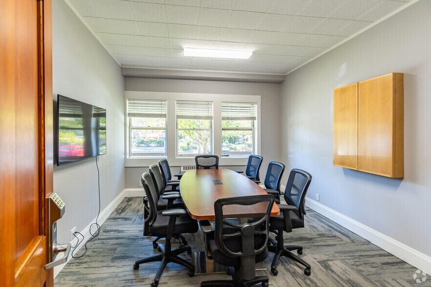 More Photos Of 3030 Bridgeway, Sausalito Office For Lease