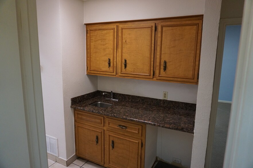 More Photos Of 1117-1123 Patricia Dr, San Antonio Office For Sale