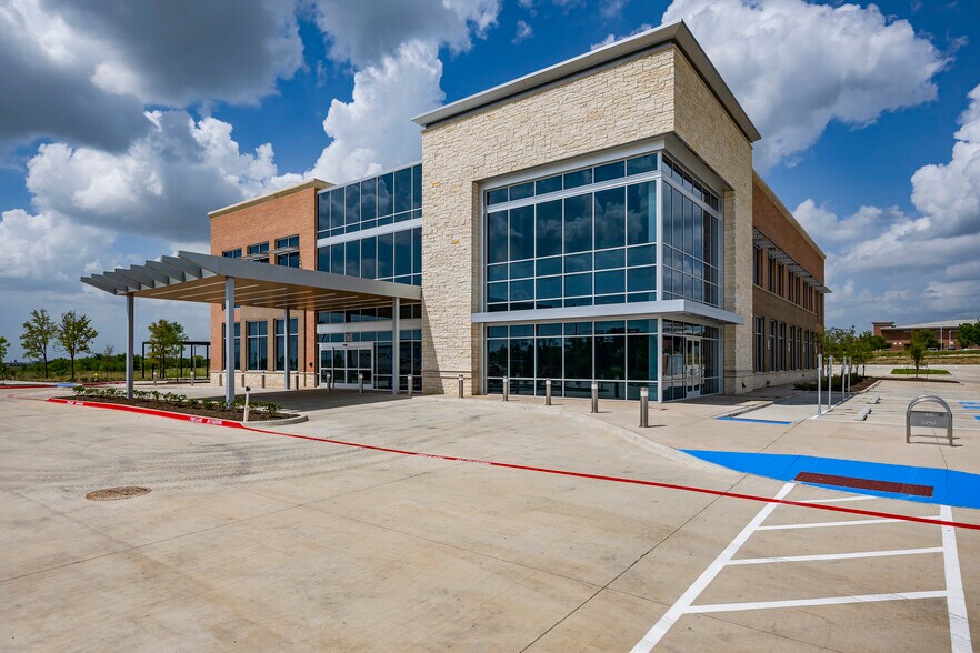 More Photos Of 6700 N Dallas Parkway, Frisco Medical For Lease