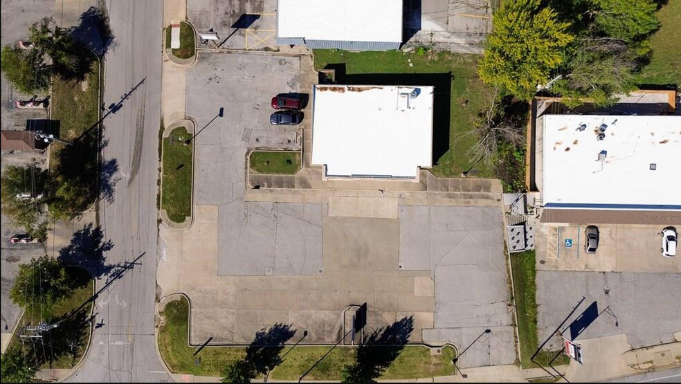 More Photos Of 903 NW Woods Chapel Rd, Blue Springs General Retail For Sale