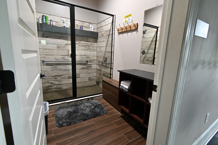 More Photos Of 150 Jw Plaza Dr SE, Calhoun Office For Sale