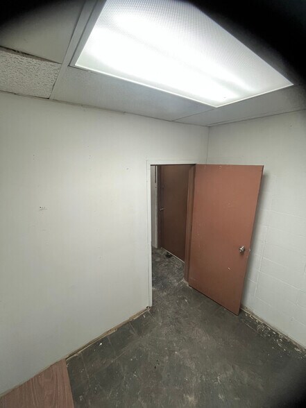 More Photos Of 12046 Fort Rd NW, Edmonton Apartments For Lease