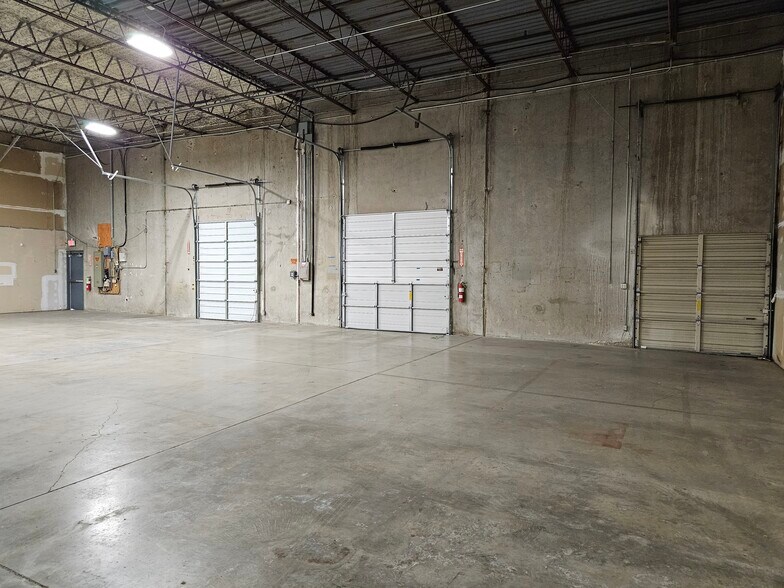 More Photos Of 4116-4118 Will Rogers Pky, Oklahoma City Distribution For Lease