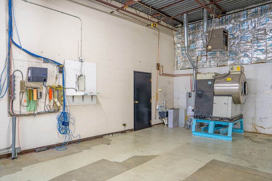 More Photos Of 2737 W 2nd Ave, Denver Warehouse For Lease