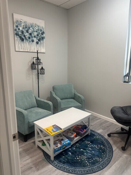 More Photos Of 166 E Jericho Tpke, Mineola Office For Lease