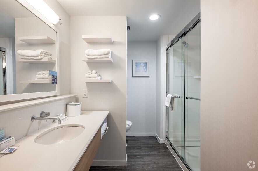 More Photos Of 2250 N Glenville Dr, Richardson Hotel For Sale