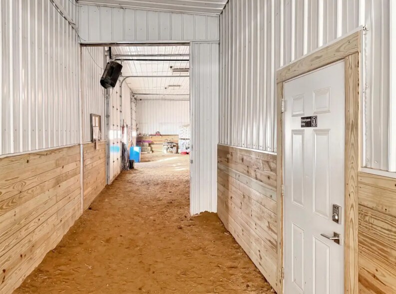 More Photos Of 1527 41st St, Edgerton Horse Stables For Sale