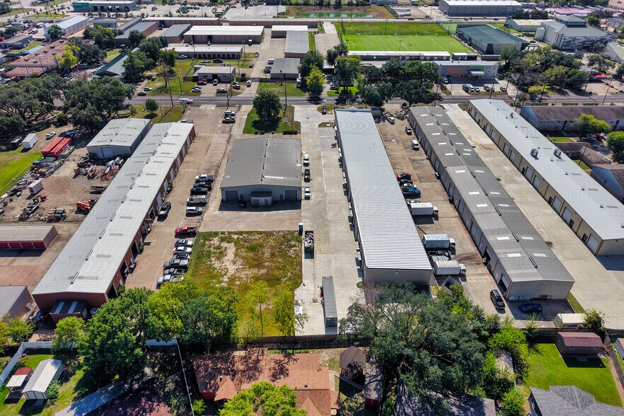 More Photos Of 5342 5th St, Katy Freestanding For Lease