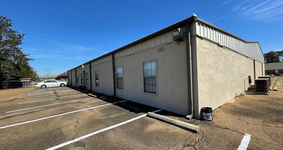 More Photos Of 1385 Johnny Johnson Dr, Brookhaven Office For Sale